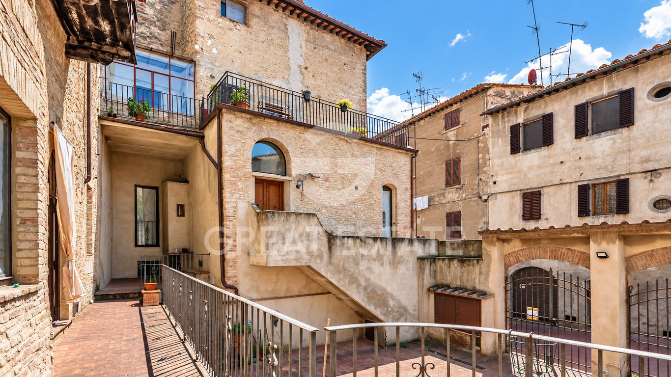 House in San Gimignano - Image 2