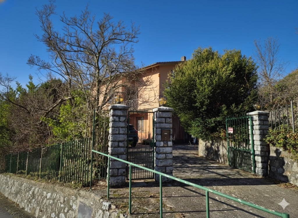 House in Fosciandora - Image 2