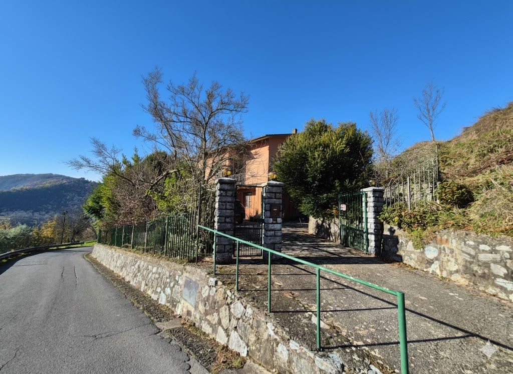 House in Fosciandora - Image 3