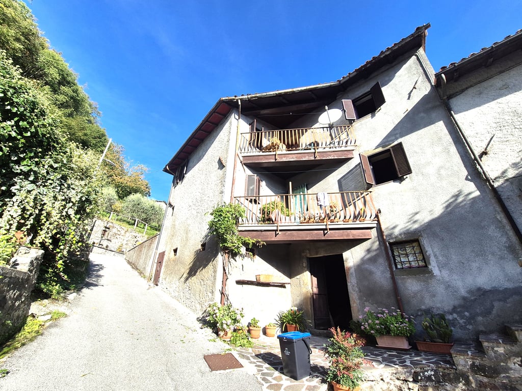 House in Camporgiano - Image 2