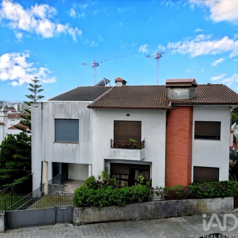 House in Campanha - Image 3