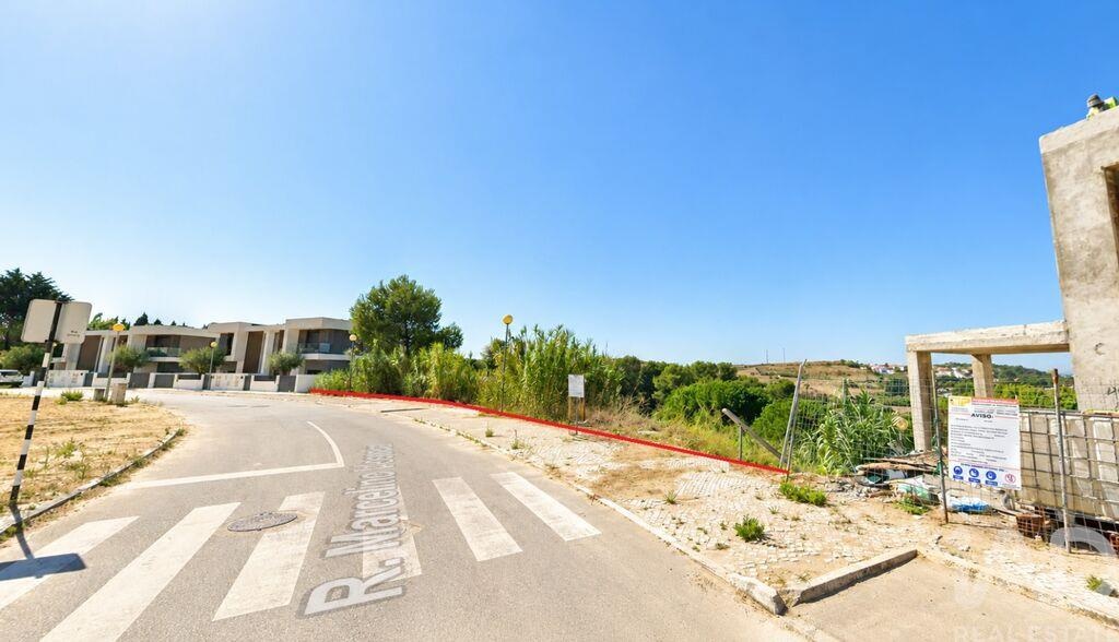 Land in Caparica