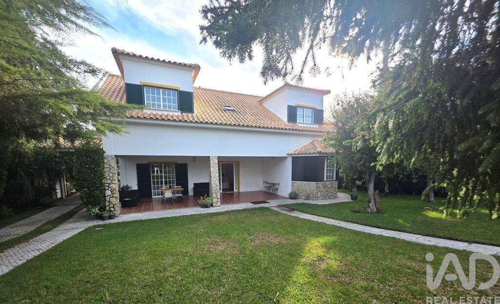 House in Corroios - Image 3