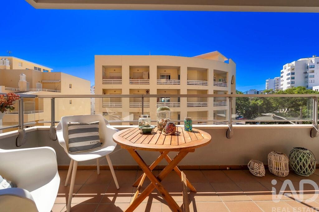 Apartment in Quarteira - Image 3