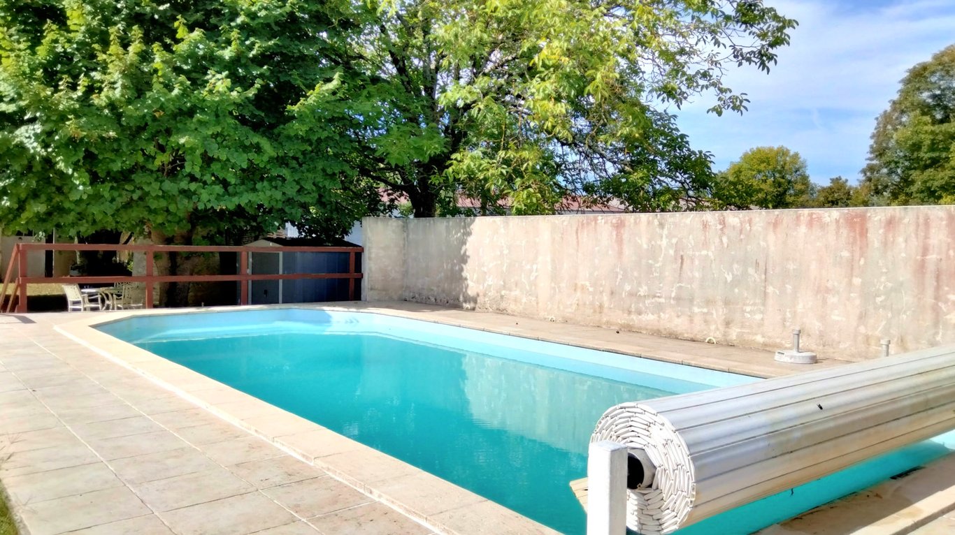 House in Aigre - Image 3