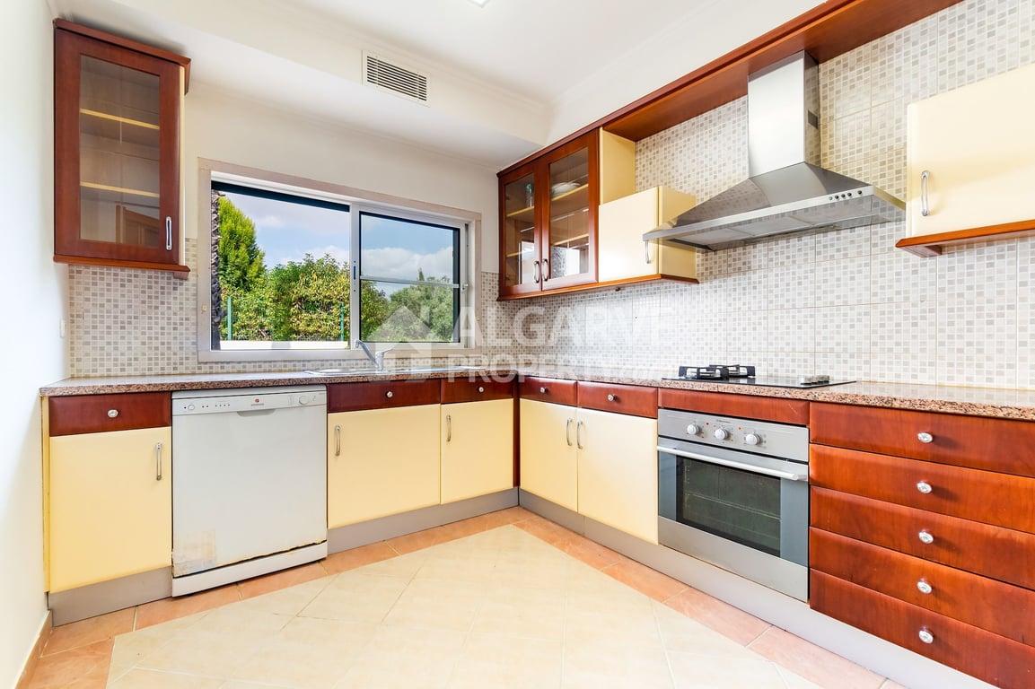 House in Quarteira - Image 3