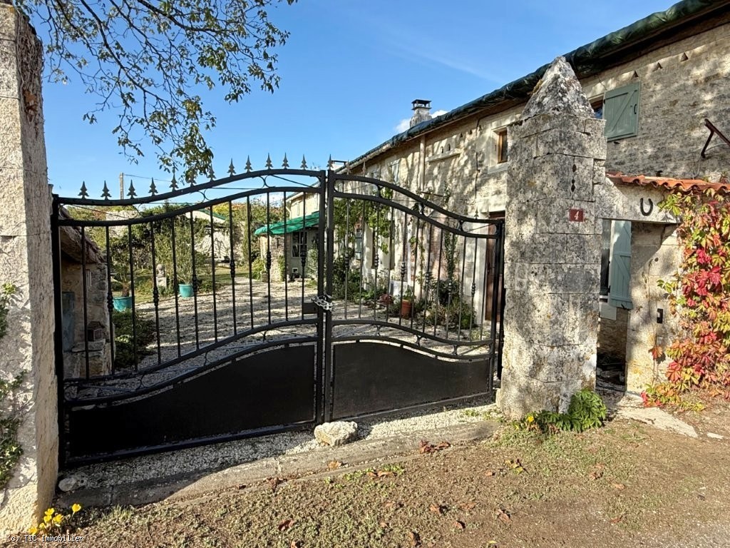 House in Verteuil-sur-Charente - Image 3