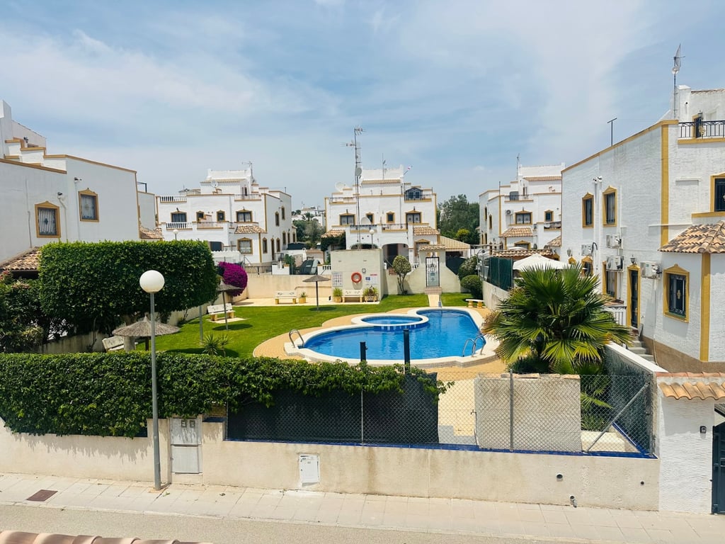House in Los Montesinos - Image 3