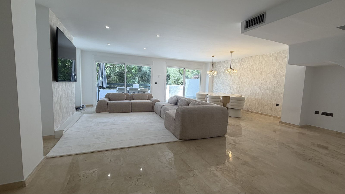 Apartment in Guadalmina - Image 3