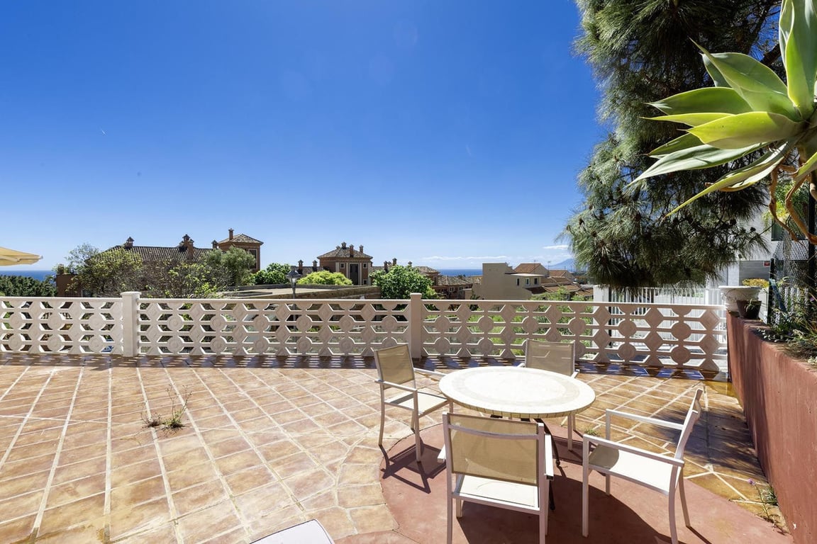 Villa in Artola - Image 3