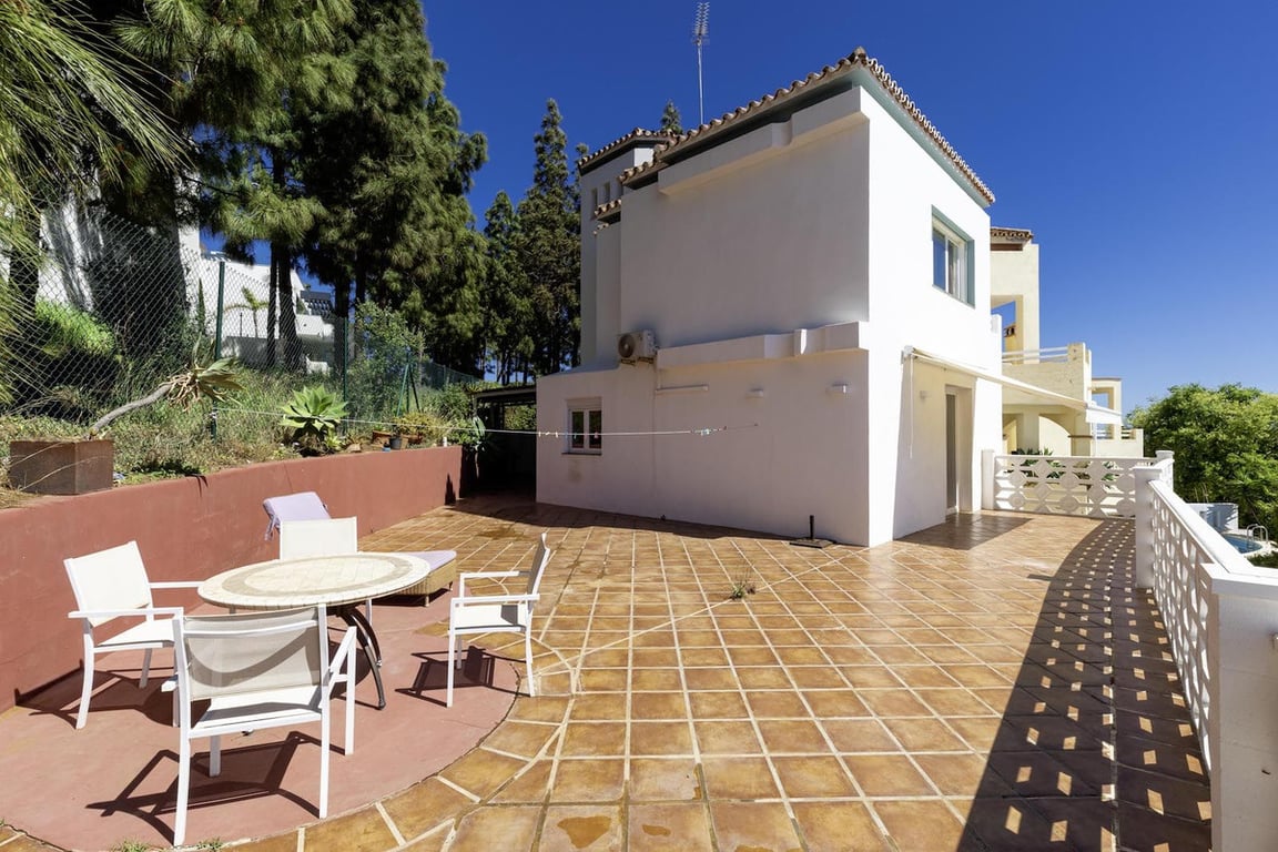 Villa in Artola - Image 2