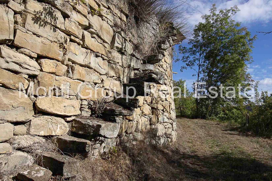 Farm, Ranch or Equestrian in Fontane - Image 3
