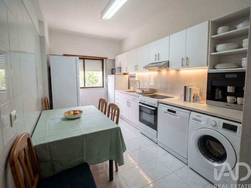 Apartment in Seixal - Image 2