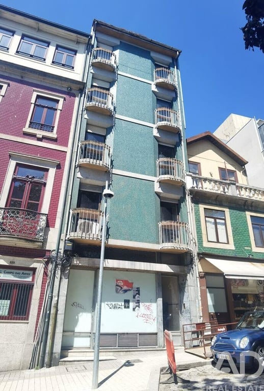 Apartment in Porto - Image 2