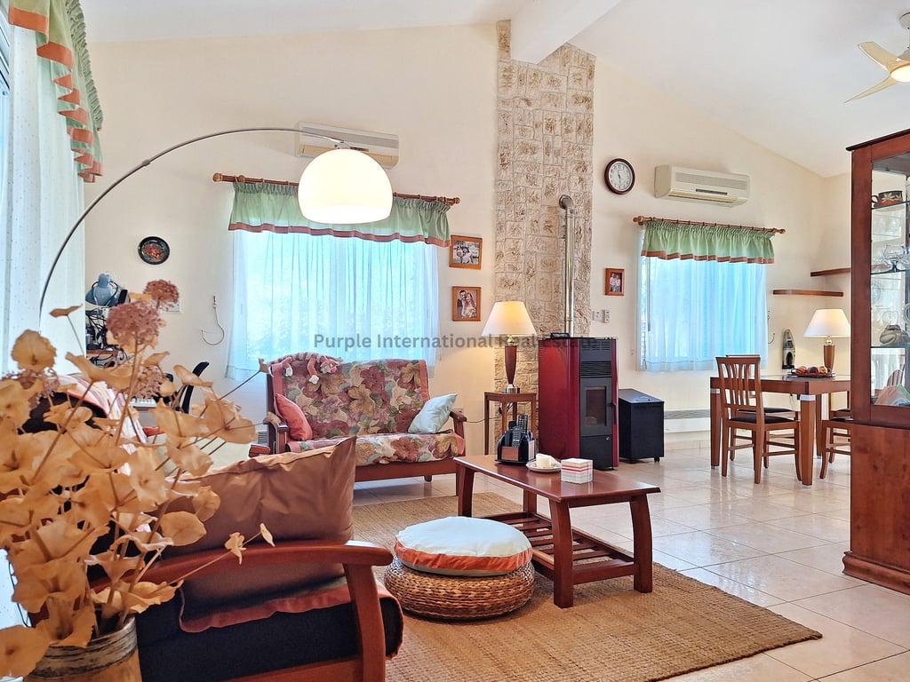 House in Kissonerga - Image 3