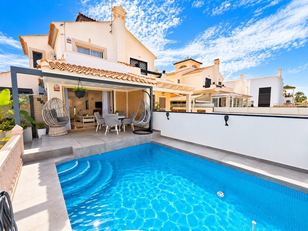 Villa in Mil Palmeras - Image 2