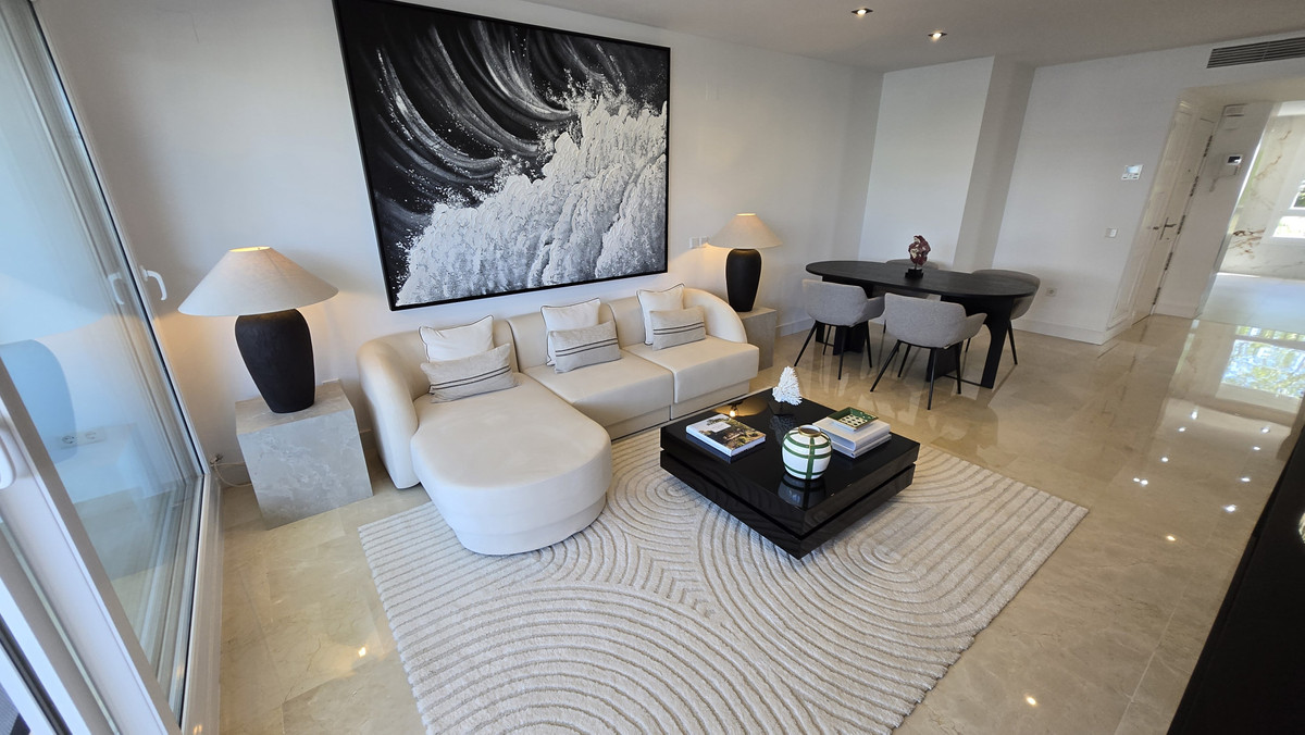 Apartment in Nueva Andalucia - Image 3