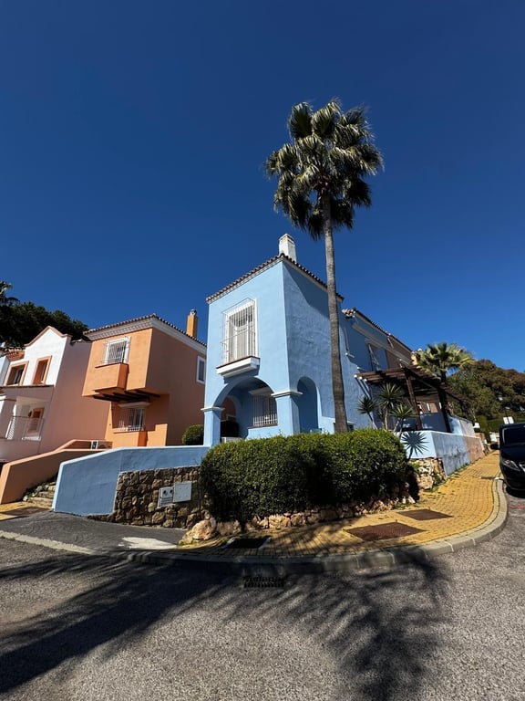 House in Nueva Andalucia
