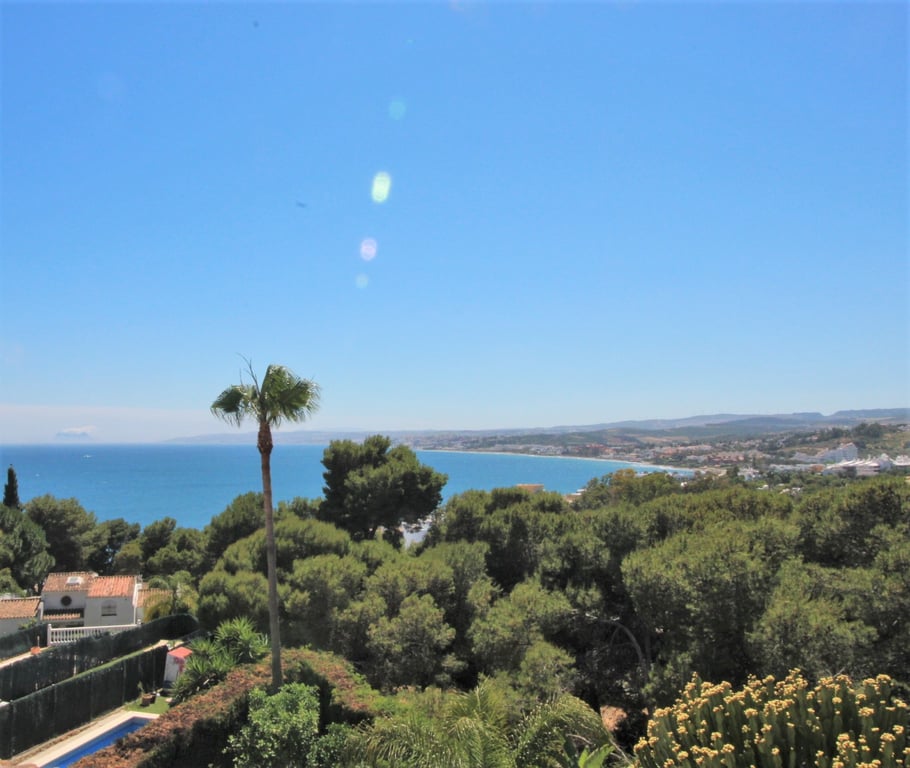 House in Estepona - Image 2