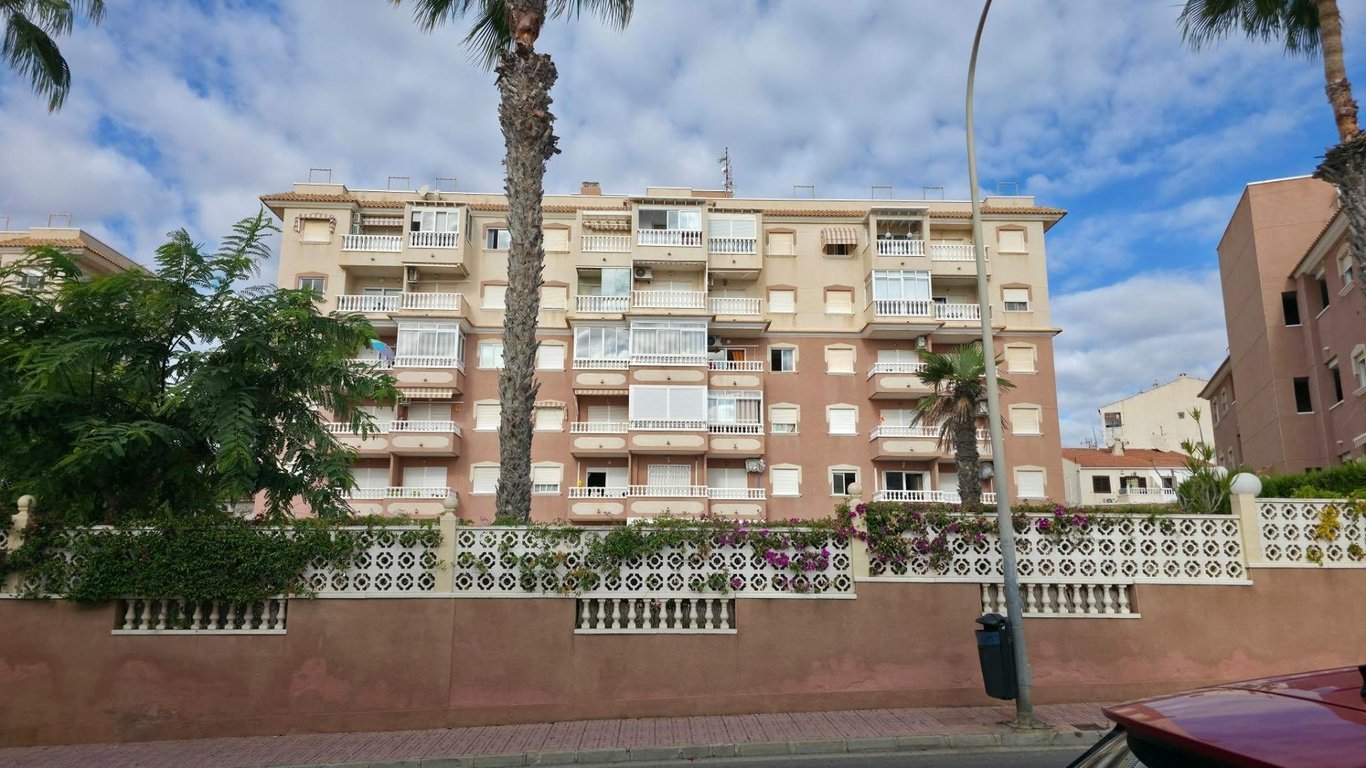 Apartment in Torrevieja - Image 2