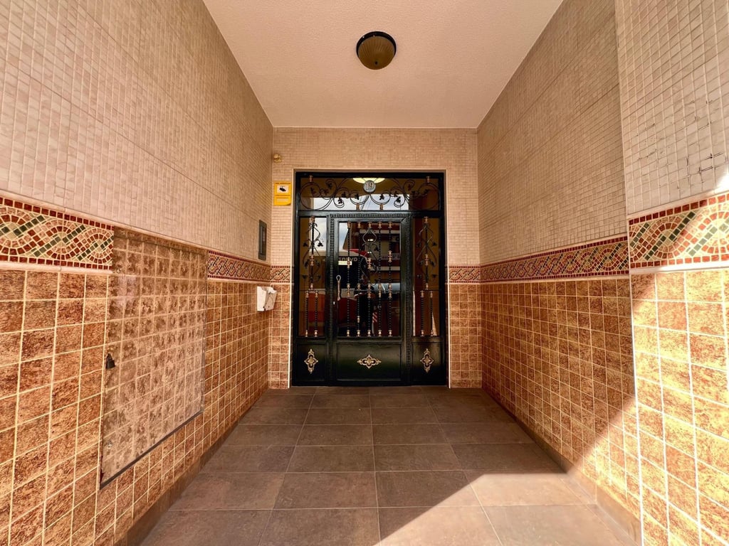 Apartment in Torrevieja - Image 2