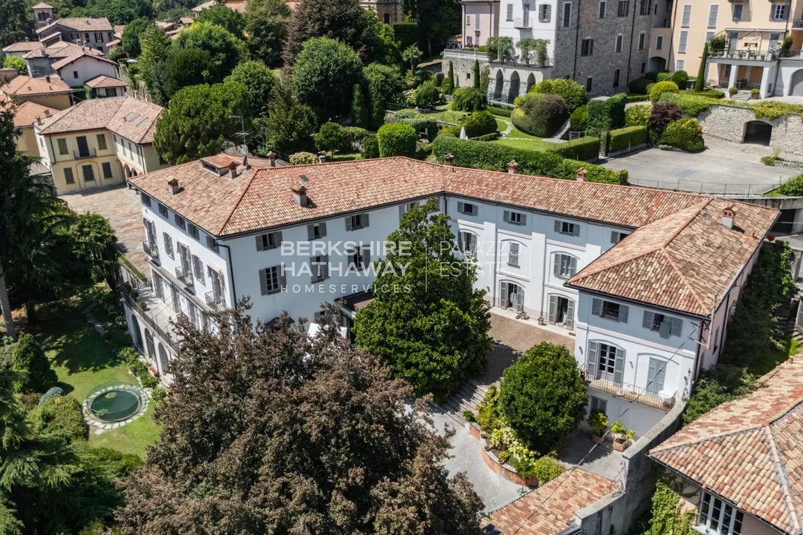 Villa in Erba