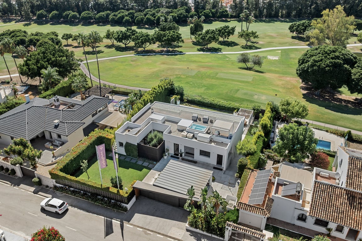 Villa in Nueva Andalucia - Image 2