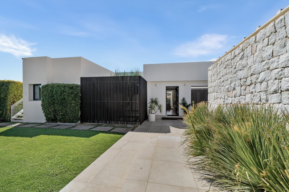 Villa in Nueva Andalucia - Image 3