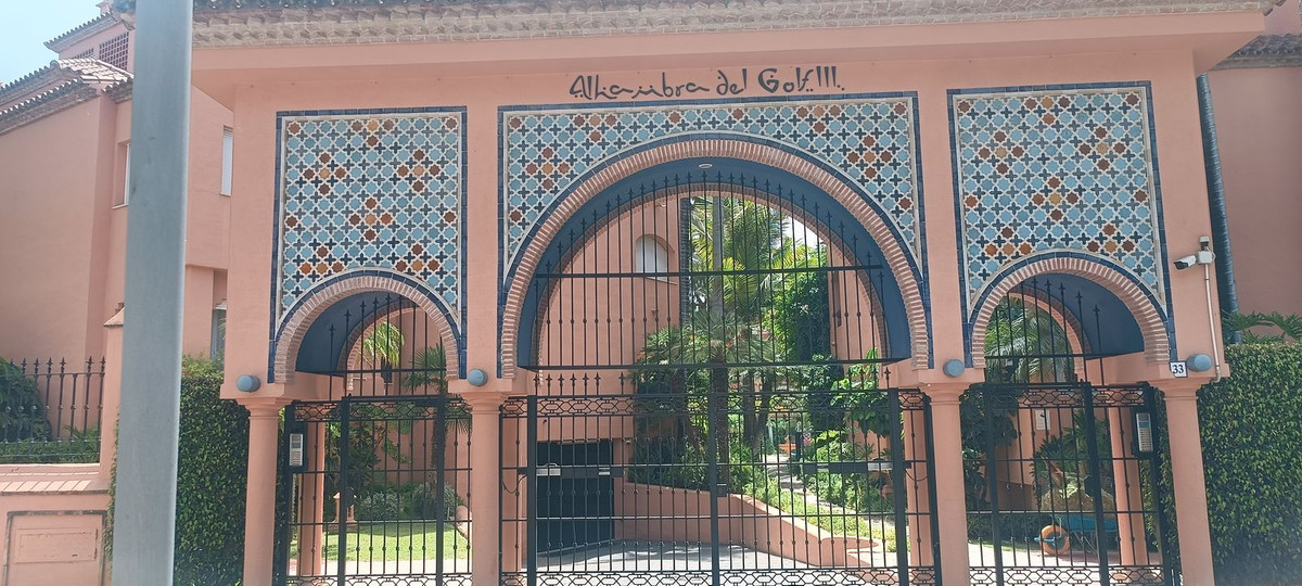 Apartment in Guadalmina - Image 2