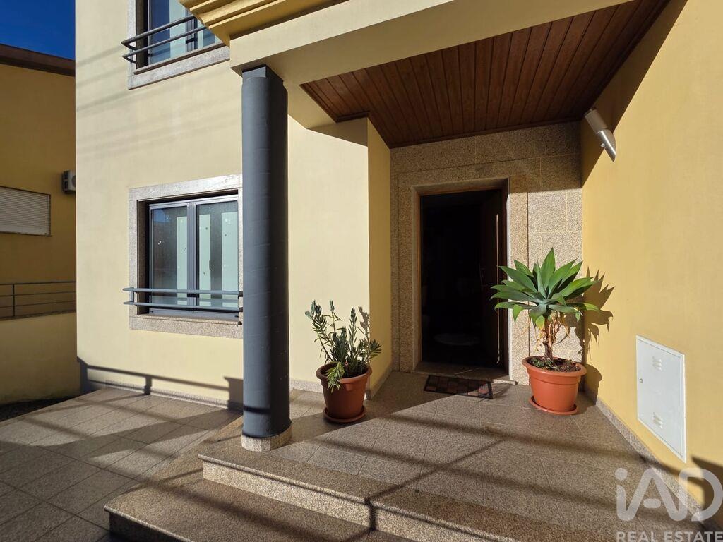 House in Couto do Mosteiro - Image 2