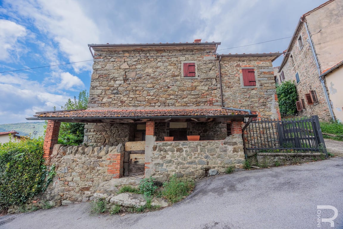 House in Chitignano - Image 3