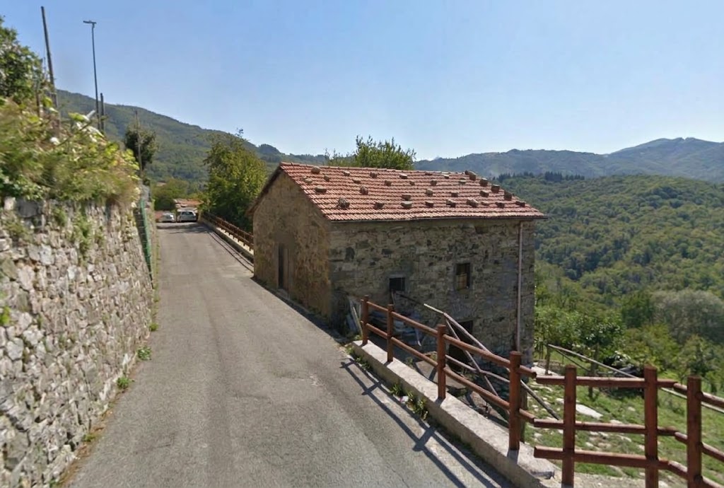 House in Careggine - Image 2