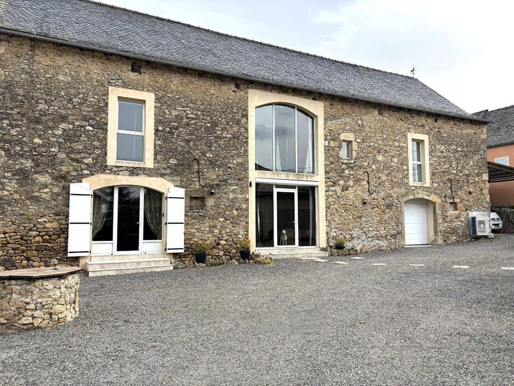 House in Lanuejouls