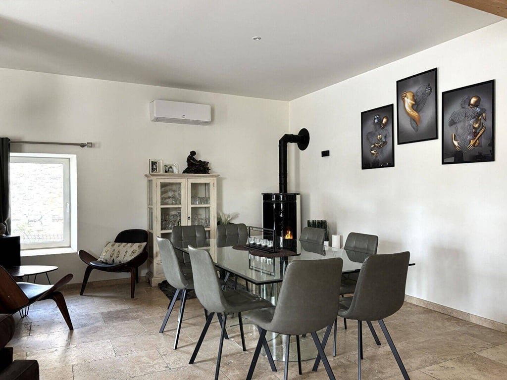 House in Lanuejouls - Image 3