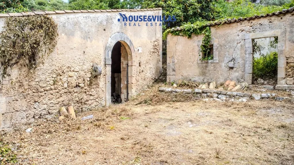 House in Noto - Image 3