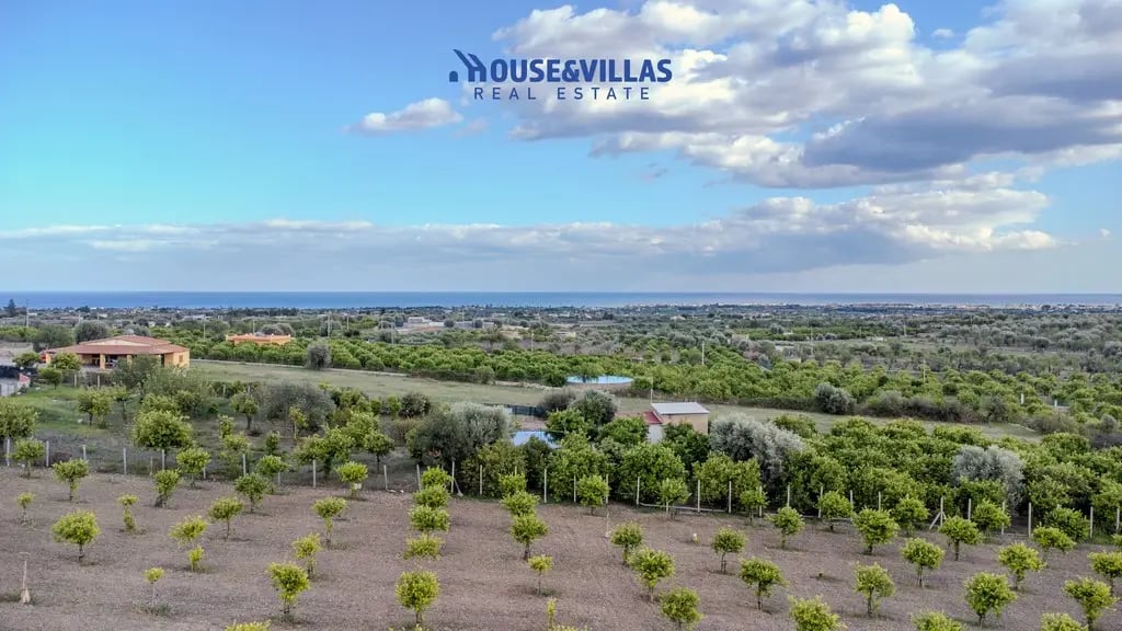 Land in Avola - Image 2