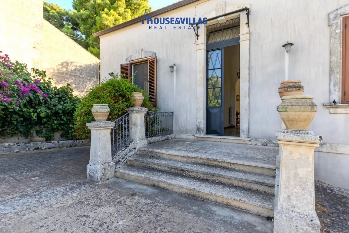 Villa in San Corrado di Fuori - Image 3