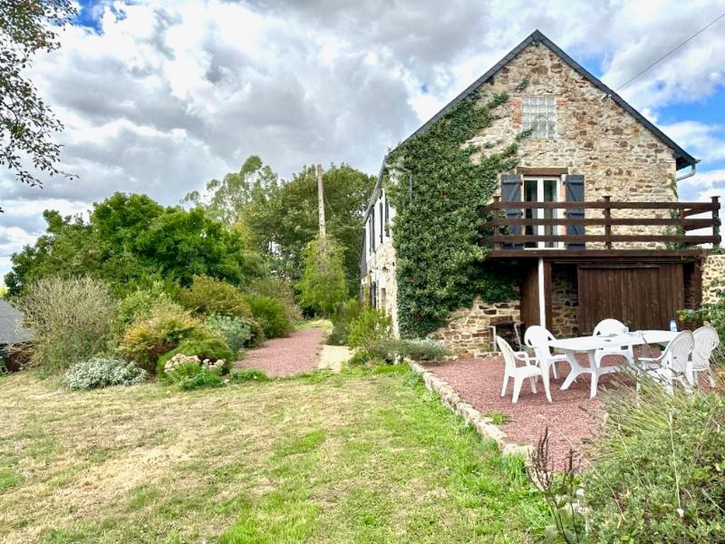 House in Landelles-et-Coupigny - Image 3