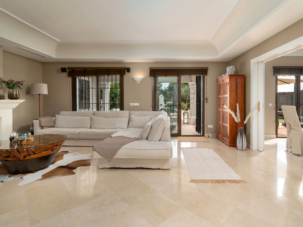 Villa in Mijas Costa - Image 2
