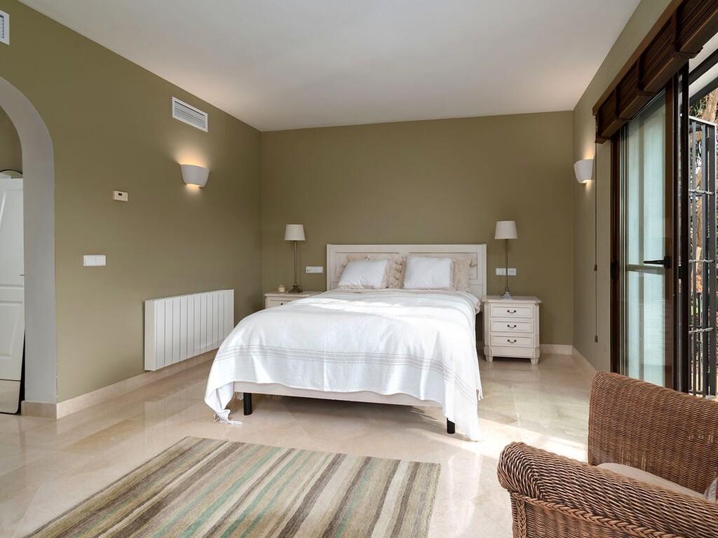 Villa in Mijas Costa - Image 3