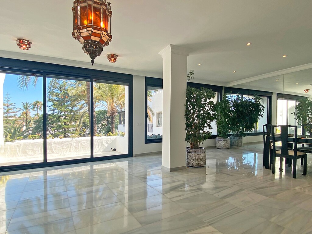 Apartment in Puerto Banus - Image 2
