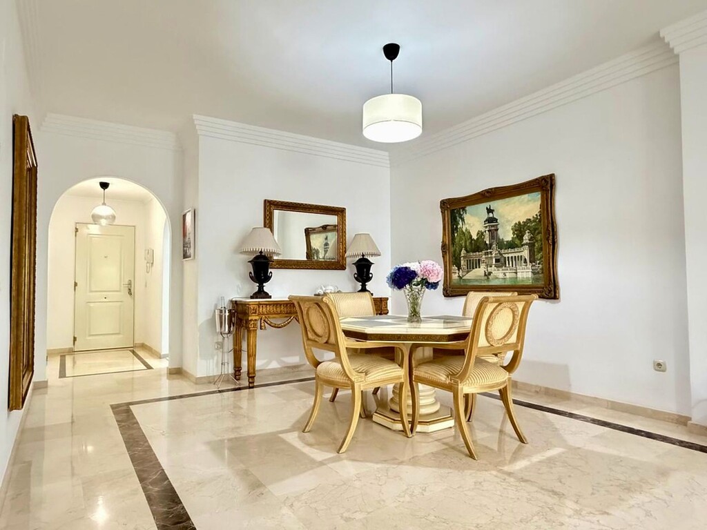 Apartment in Nueva Andalucia - Image 2