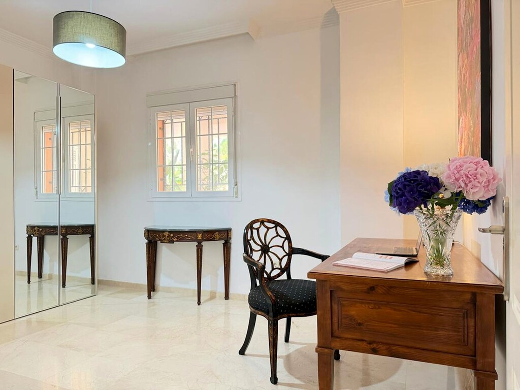 Apartment in Nueva Andalucia - Image 3
