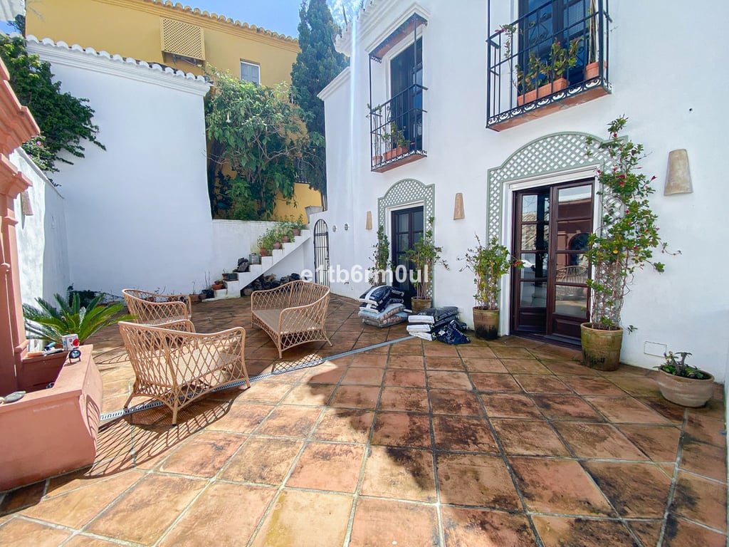 House in Nueva Andalucia - Image 2