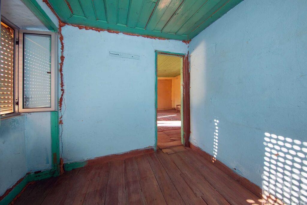 House in Miranda do Corvo - Image 3