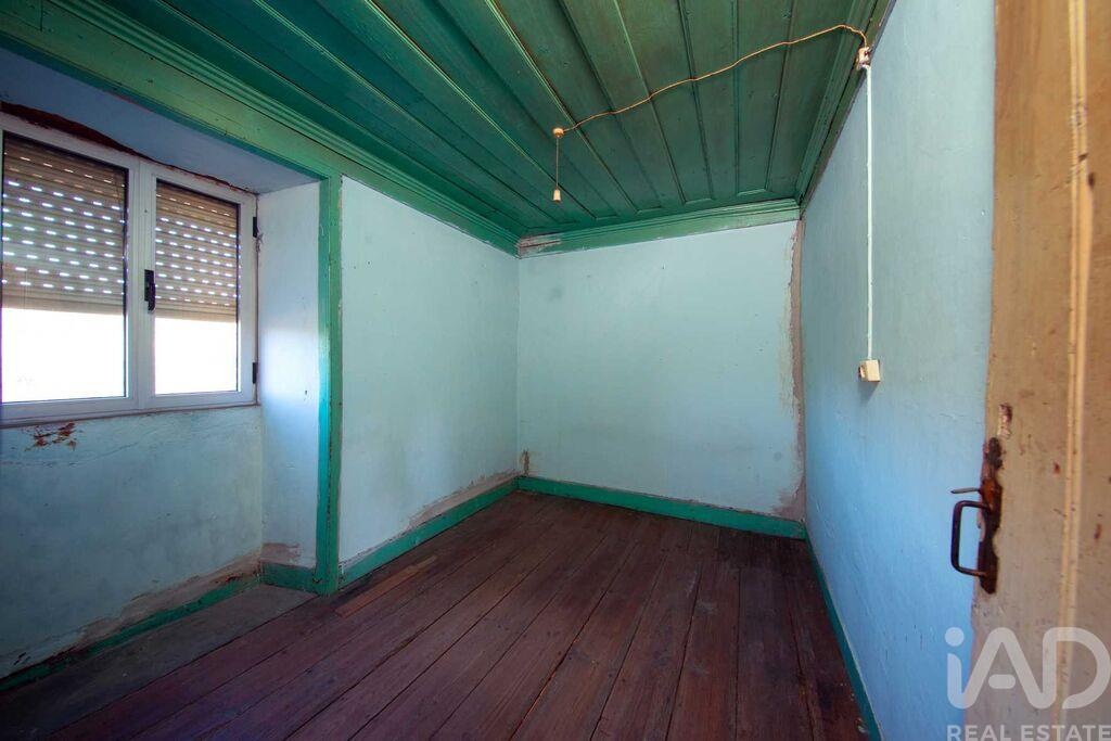 House in Miranda do Corvo - Image 2