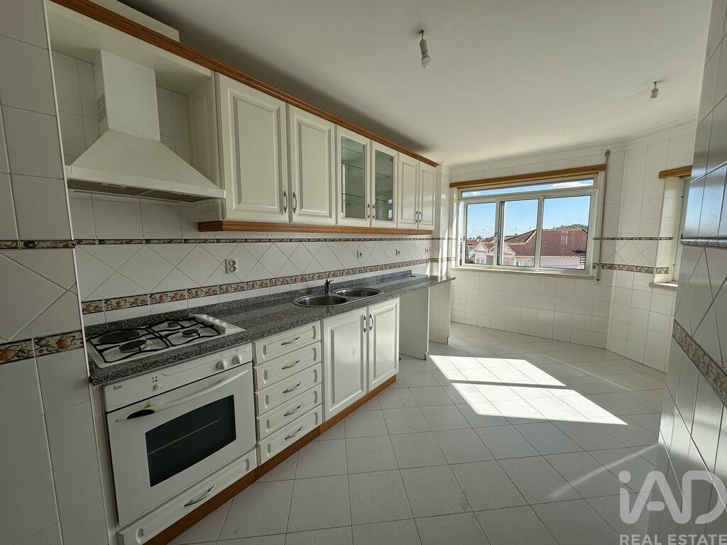 Apartment in Carregado - Image 3