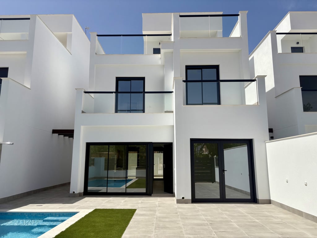 Villa in Los Alcazares - Image 2