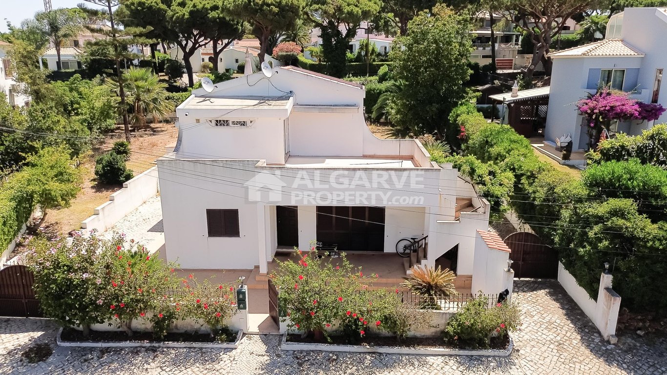 Villa in Quarteira - Image 3