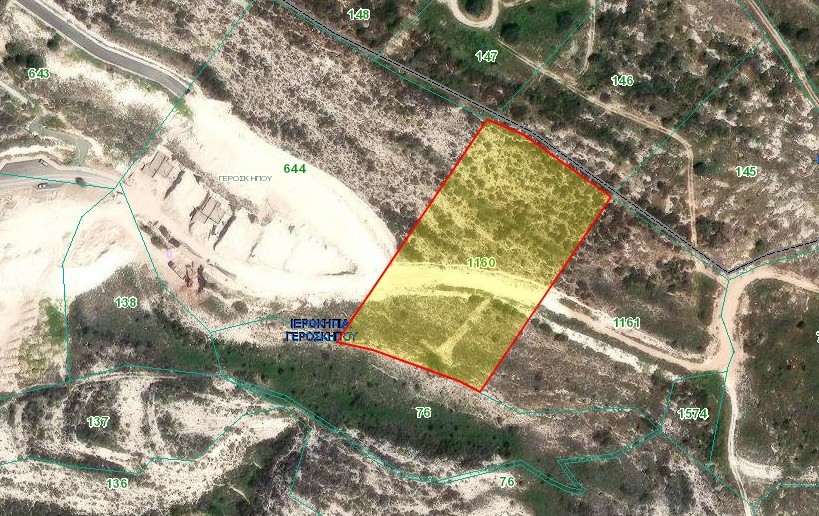 Land in Geroskipou